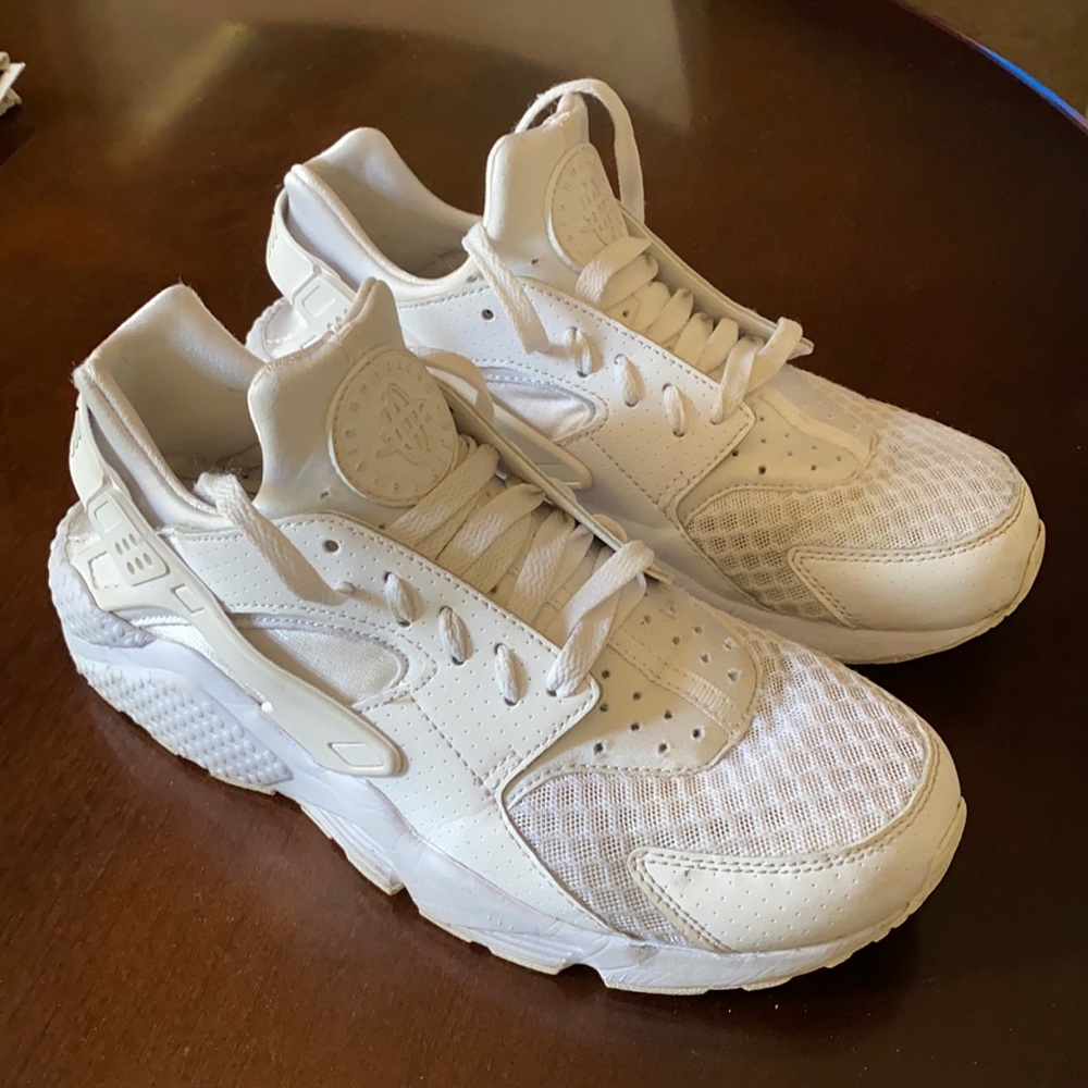White Nike Huaraches